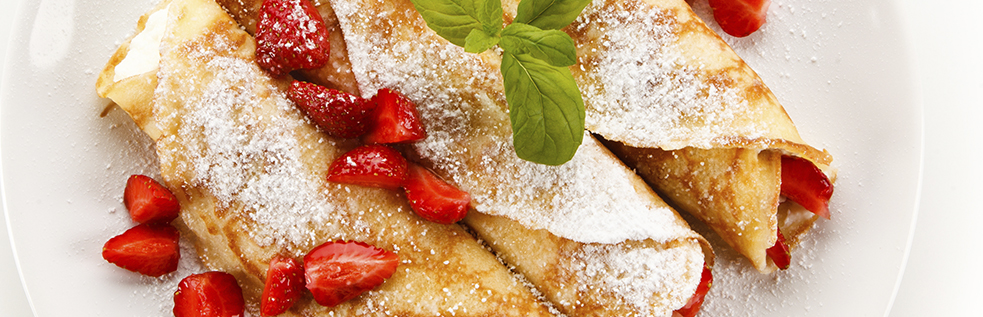 22 Creamy Strawberry Crepes