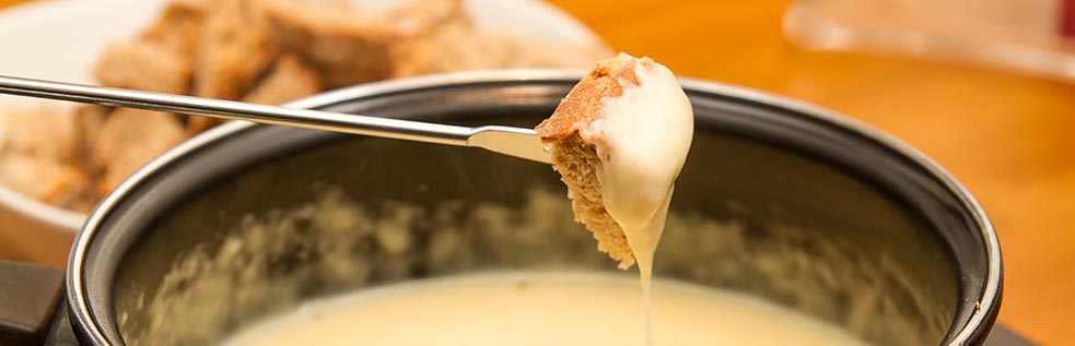 02 Simple Queso Dipping Sauce